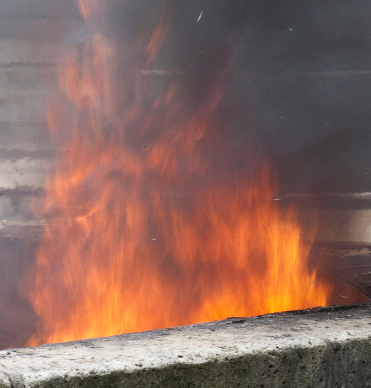 Fogo na incineração de resíduos